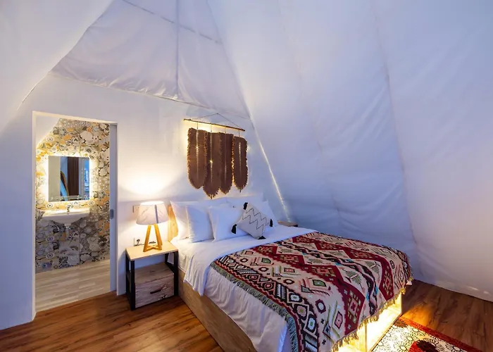 The Dewi Luxury Glamping And Natural Hotspring خيمة فخمة *